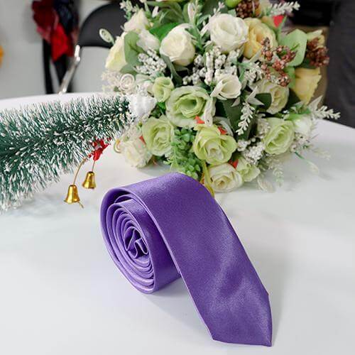 Cà vạt tím