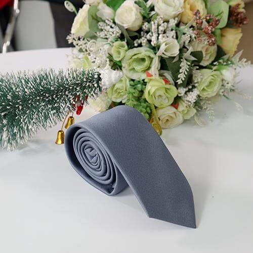 Cà vạt xám