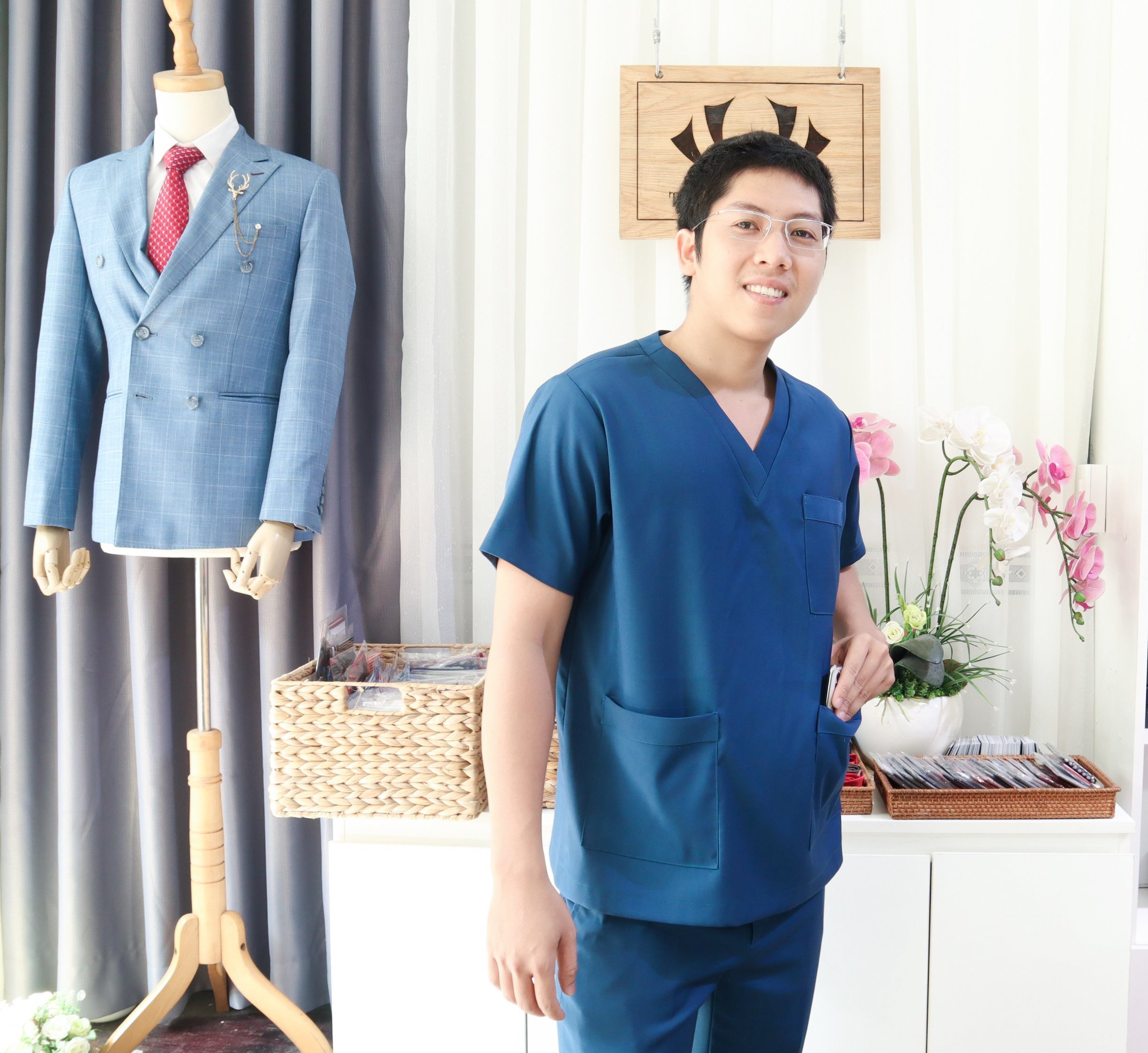 Hình ảnh đồng phục quần áo blouse nha khoa được thực hiện bởi Thomas Nguyen Đồng phục bác sĩ nha