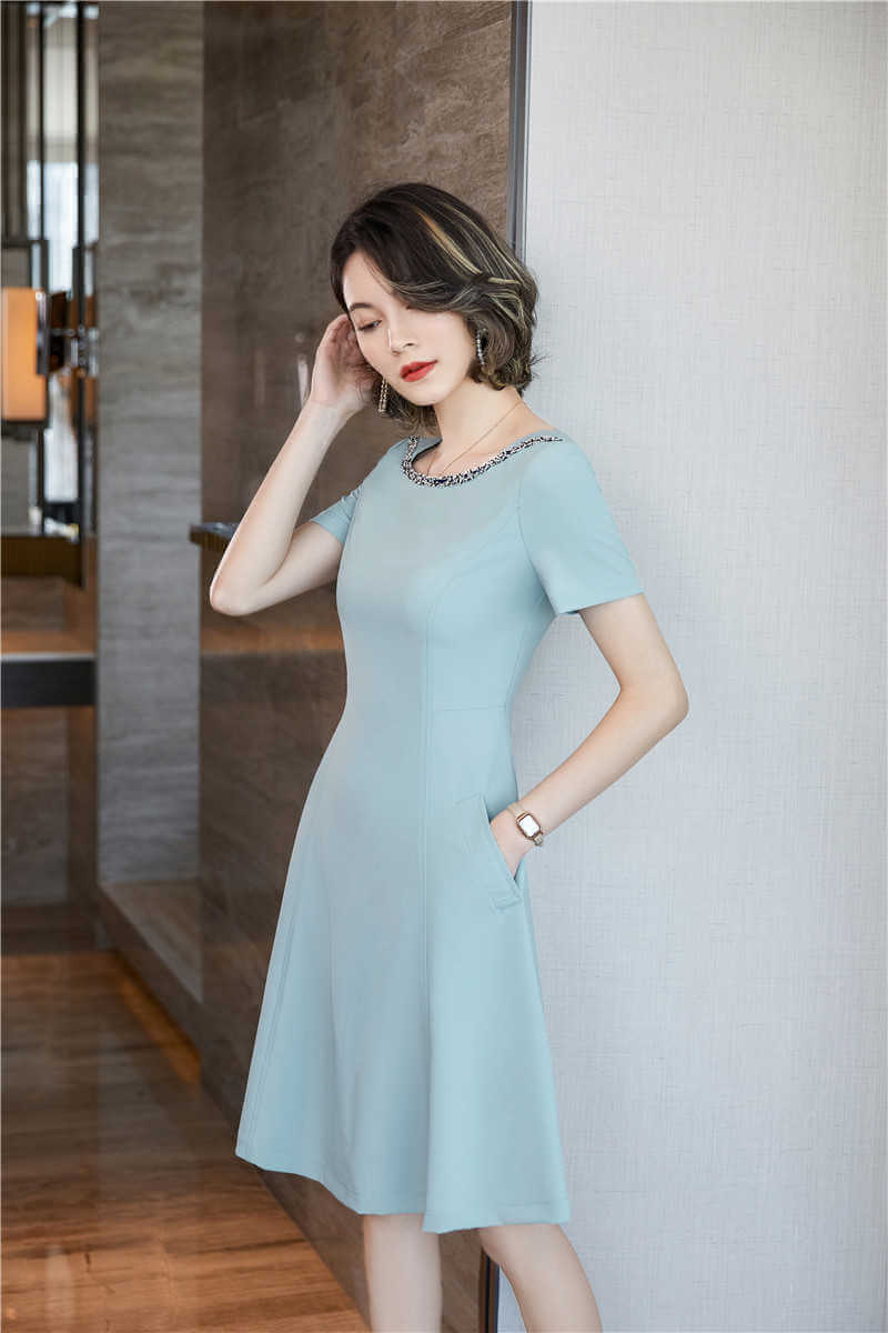 Váy liền thân cổ tròn