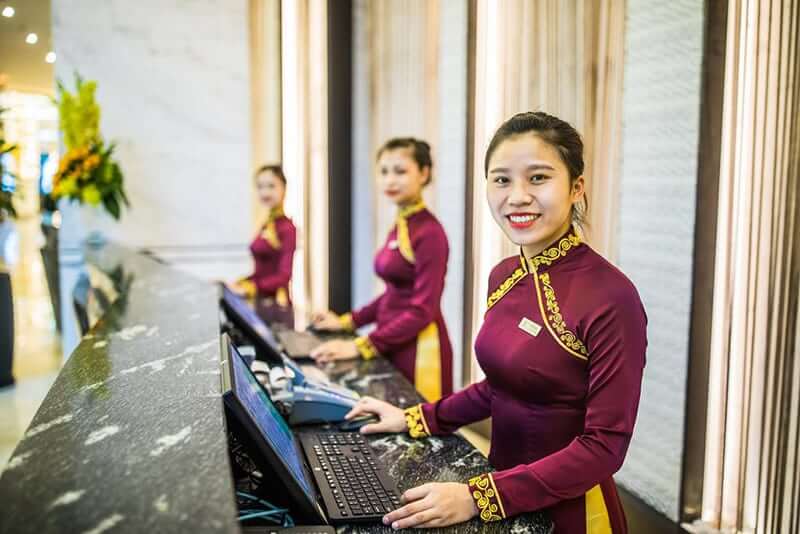 Đồng phục áo dài lễ tân Vinpearl Land Nha Trang may-dong-phuc-resort-thomas-nguyen-uniform-vinpearl-land-nha-trang-resort