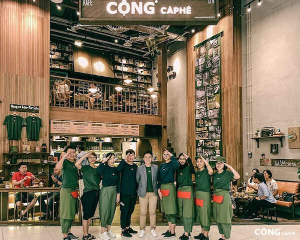 Đồng phục tạo nên không gian thời bao cấp của Cộng cà phê dong-phuc-quan-cafe-cong-coffee-thomas-nguyen-uniform