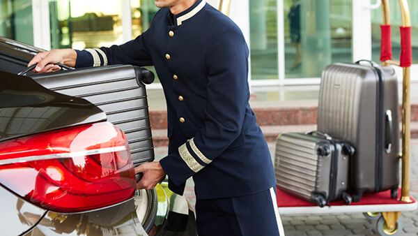 Tầm quan trọng của việc trang bị đồng phục doorman may-dong-phuc-doorman-thomas-nguyen-uniform-1