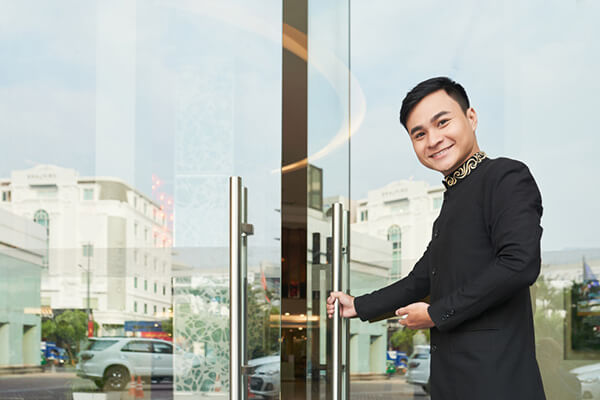 may-dong-phuc-doorman-thomas-nguyen-uniform-5