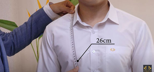 Lấy số đo tận nơi khi may đo đồng phục dong-phuc-quan-ly-nha-hang-khach-san-thomas-nguyen-uniform-10