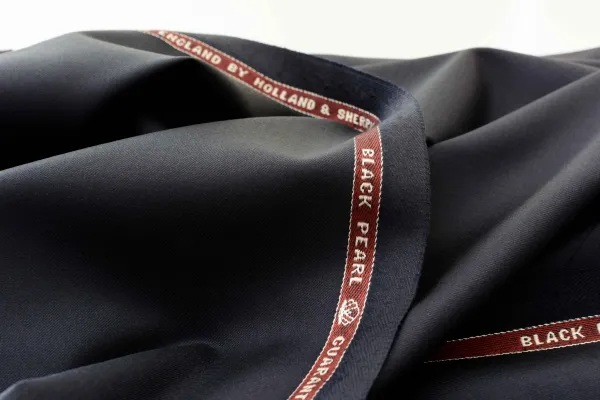 Bề mặt vải mềm mại, thoáng mát, thân thiên với da vai-holland-and-sherry-thomas-nguyen-uniform-12