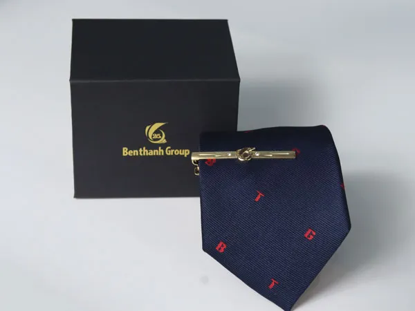 Bộ cà vạt và kẹp cà vạt của Bến Thành Group dong-phuc-phu-kien-cong-so-Thomas-Nguyen-uniform-Ben-Thanh-Group