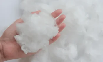 Sợi polyester với ưu điểm bền và có độ đàn hồi tốt. soi-polyester