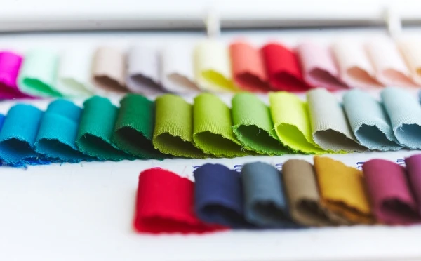 Lựa chọn màu sắc áo thun đồng phục vai-thun-ca-sau-cotton-100-thomas-nguyen-uniform-1