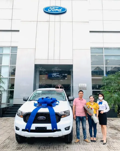 Đồng phục nhân viên công ty Suối Tiên Ford nhan-vien-suoi-tien-ford
